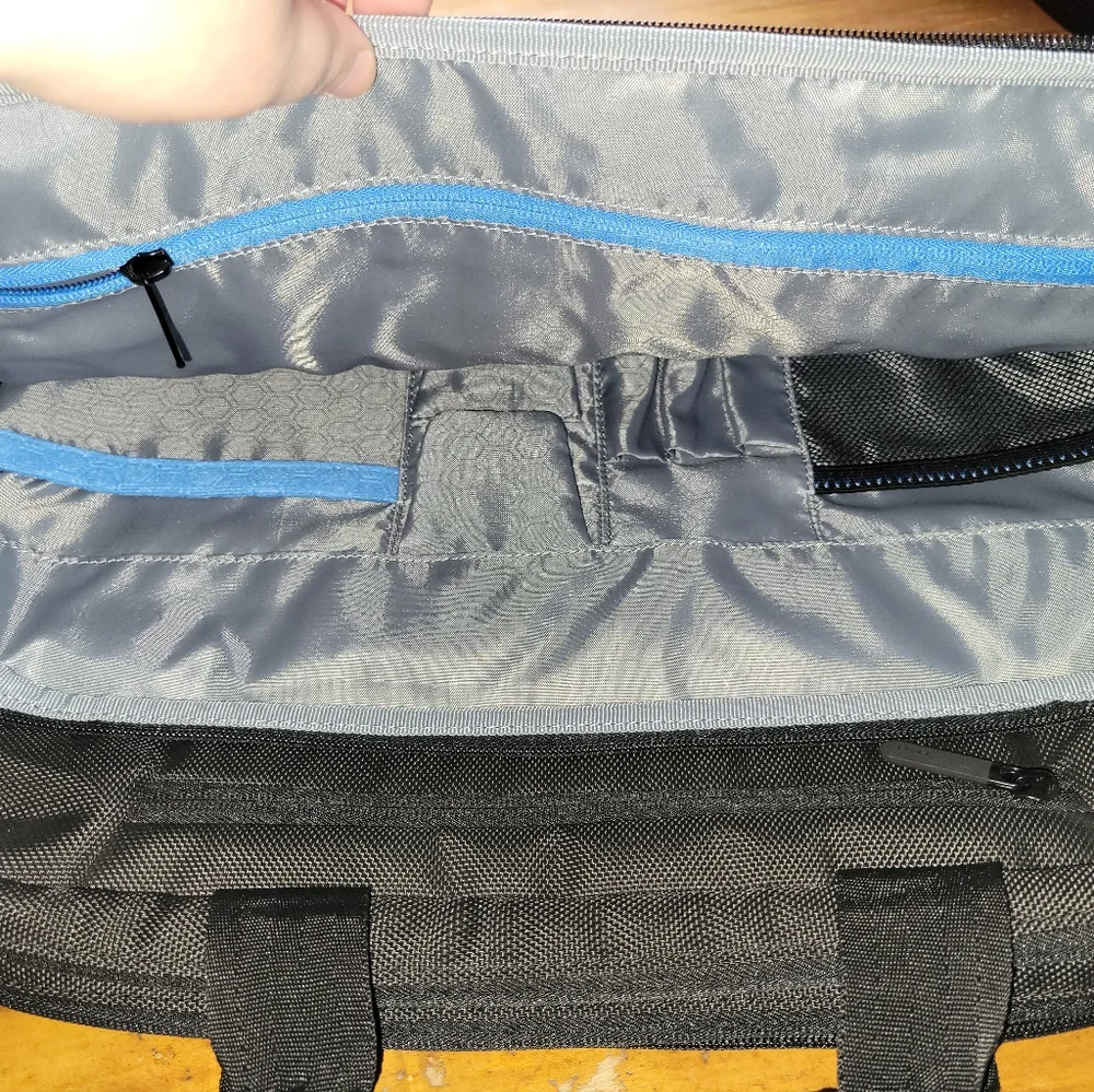 Dell 16x12 Inch Laptop Shoulder Bag New without tags